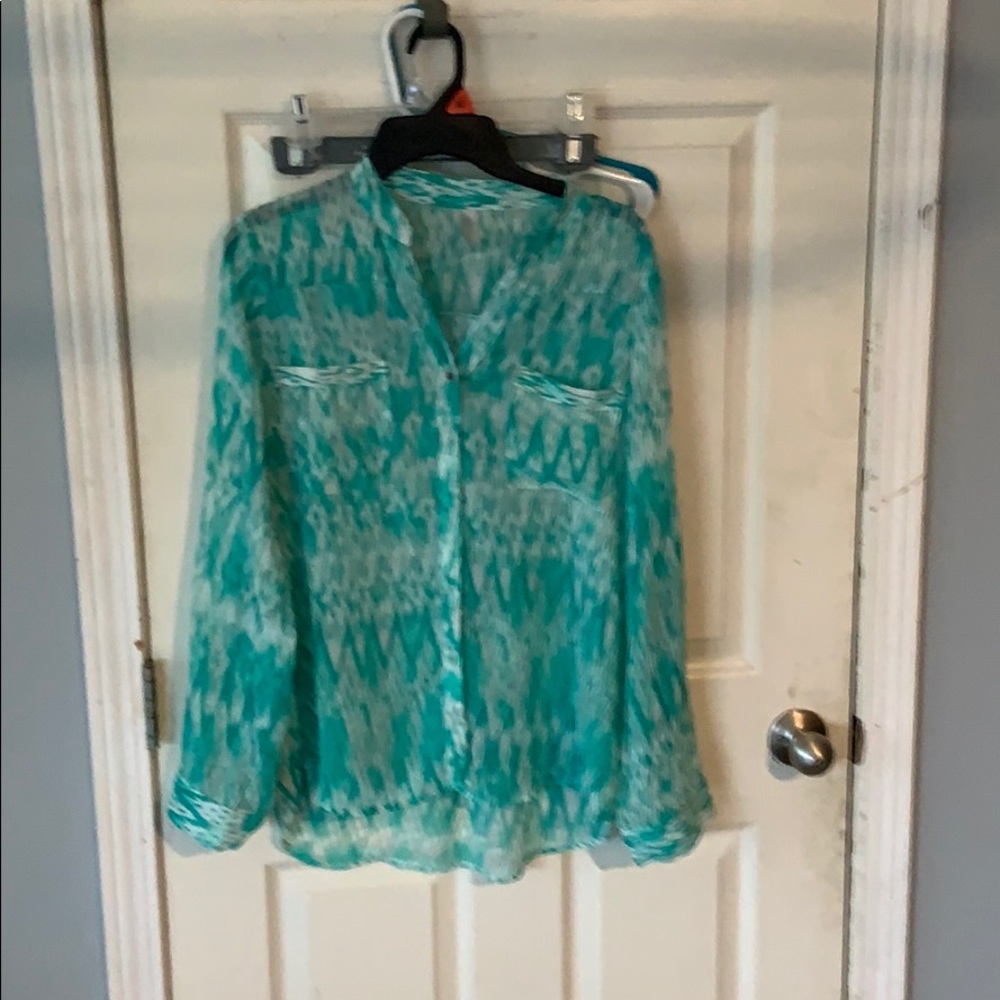 Women’s Button down Blouse. Size M.
